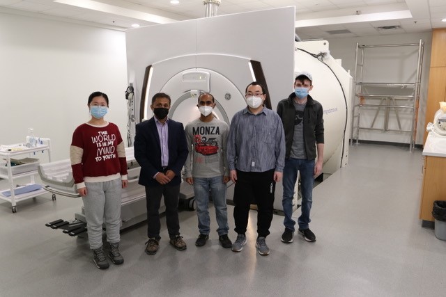 CBIG researchers in front of an MRI machine
